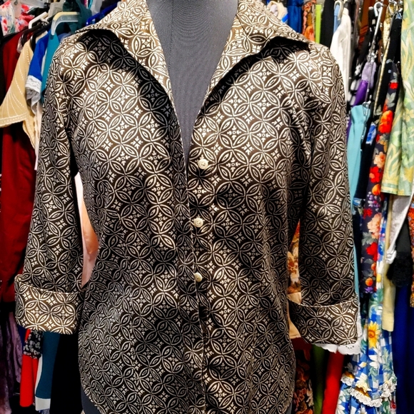 Button up shirt - Picture 1 of 2